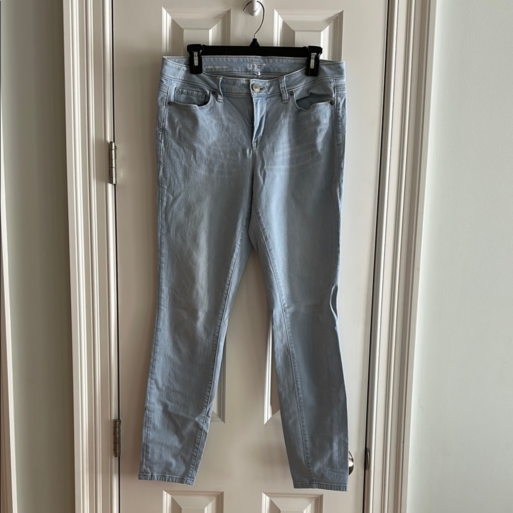 LOFT whitewashed modern skinny ankle jeans!